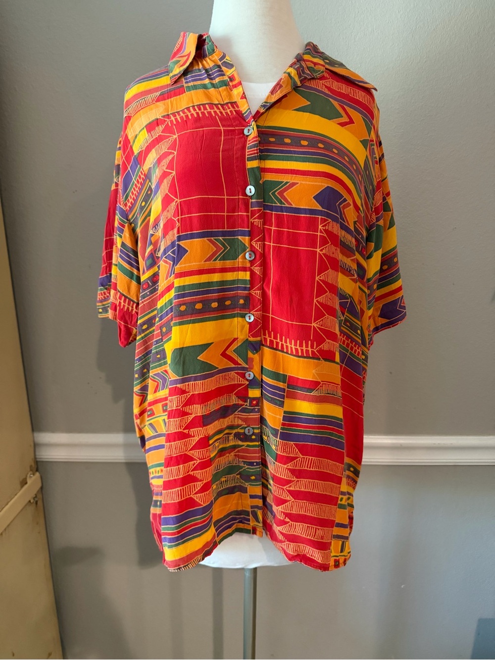 Vintage Silk Club Short-Sleeve Button-Up Shirt in 80s 90s Geo Print 100% Silk